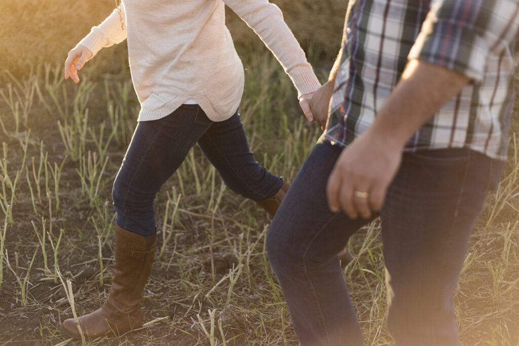 A close up of a couple walking together. This could represent the bonds cultivated via couples therapy in Phoenix, AZ. Learn more about couples therapy in Scottsdale, AZ, and other services.